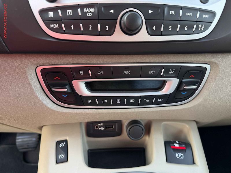 Renault Grand Scénic (2009) 2.0 dCi, ČR, AC, výhřev sed - fotka 15 z 19