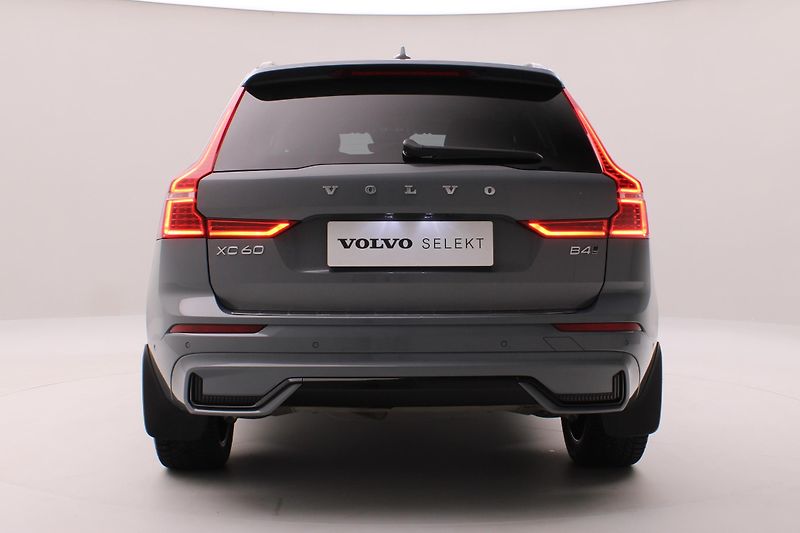 Volvo XC60 B4 AWD DARK PLUS AUT  - fotka 12 z 53