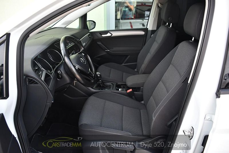 Volkswagen Touran 1.6TDi DSG  - fotka 10 z 48