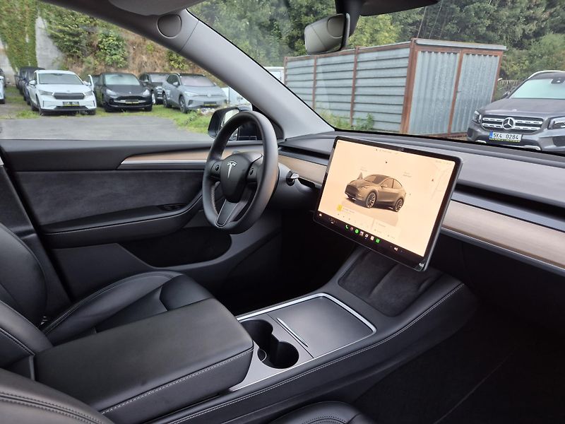 Tesla Model Y RWD 235kw 95,3 % - fotka 41 z 49