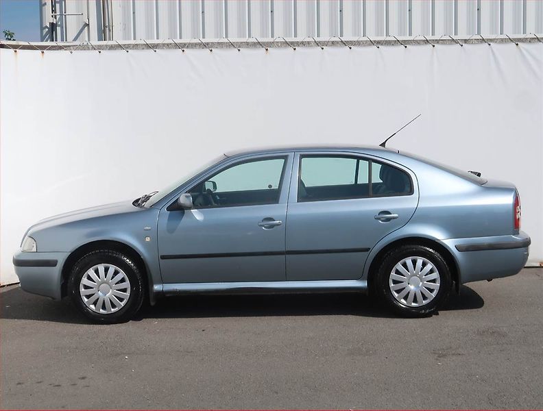 Škoda Octavia (2003) 1.6, po STK, oblíbený vůz - fotka 3 z 15