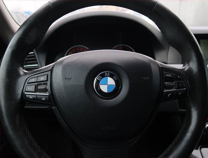 BMW Řada 5 (2013) 520d, Automat, Navi, Xenony - fotka 16 z 27