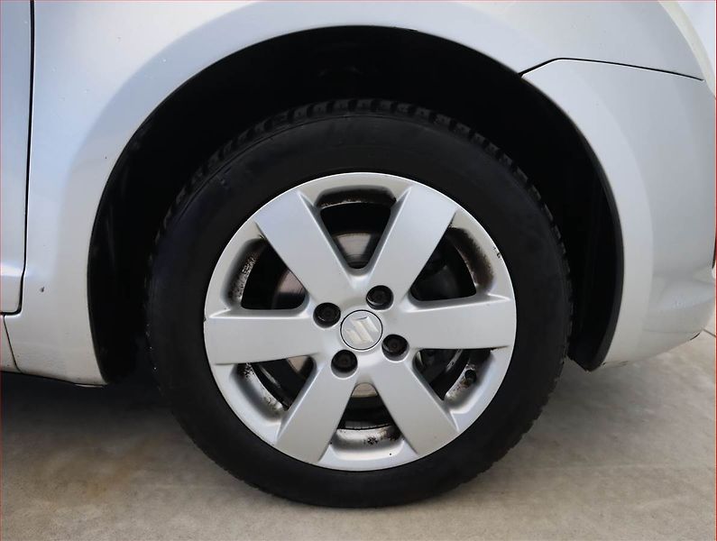 Suzuki Swift (2007) 1.3 i, po STK, levný provoz - fotka 15 z 15