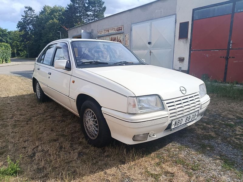 Opel Kadett (1987) 1.6 D - fotka 1 z 15