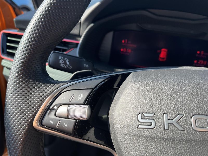 Škoda Kamiq 1.0TSi DSG MONTE CARLO 85kW - fotka 15 z 22