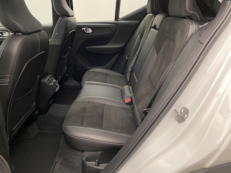 Volvo XC40 D4 AWD R-DESIGN AUT  - fotka 5 z 40