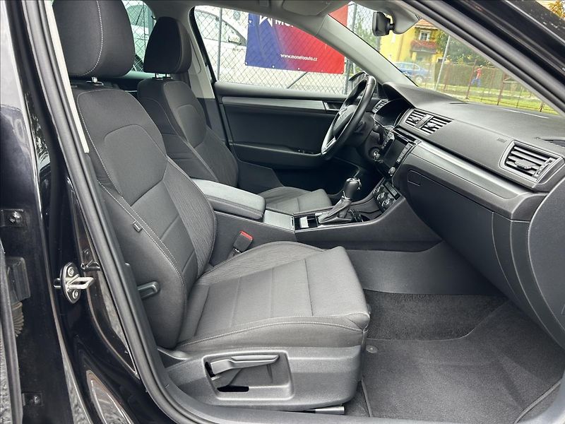 Škoda Superb 2,0 TDi DSG  BIXEN NAVI 1xMaji - fotka 30 z 50