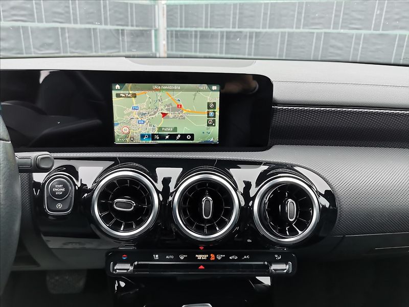 Mercedes-Benz CLA 200 d Shooting Brake - fotka 9 z 21