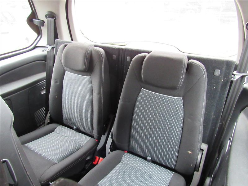 Ford Galaxy 2,0 i Comfort 107KW 7 Míst - fotka 11 z 27