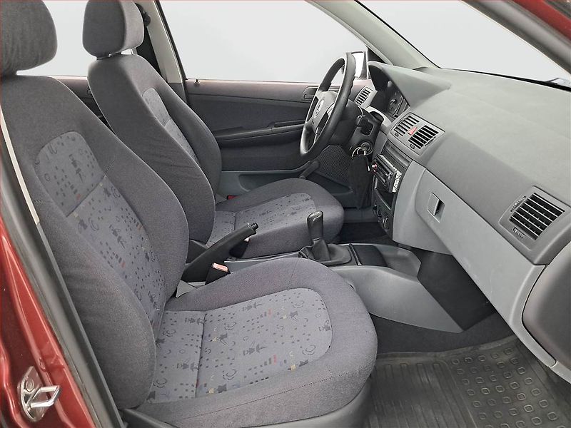 Škoda Fabia (2002) 1.4, levný provoz - fotka 9 z 13