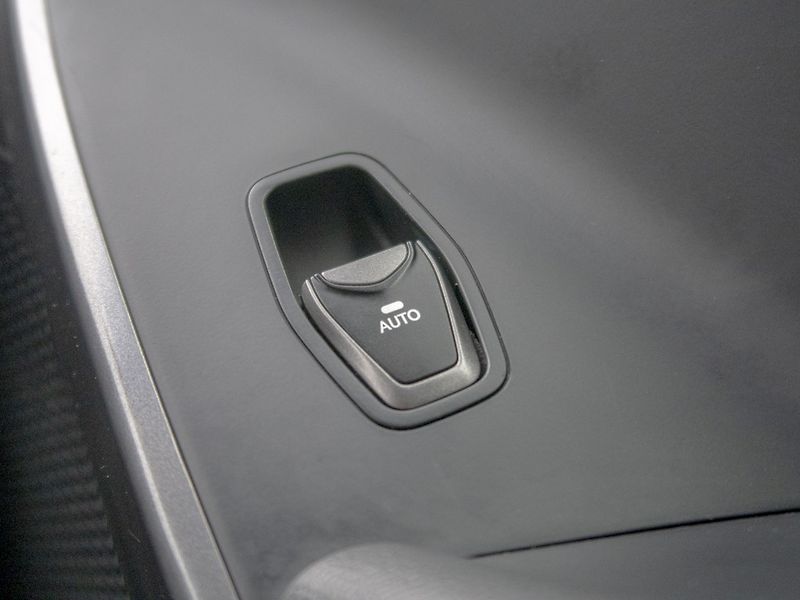 Hyundai Santa Fe (2013) ČR 11/13 2.2D 145KW – VÝBAVA - fotka 41 z 61