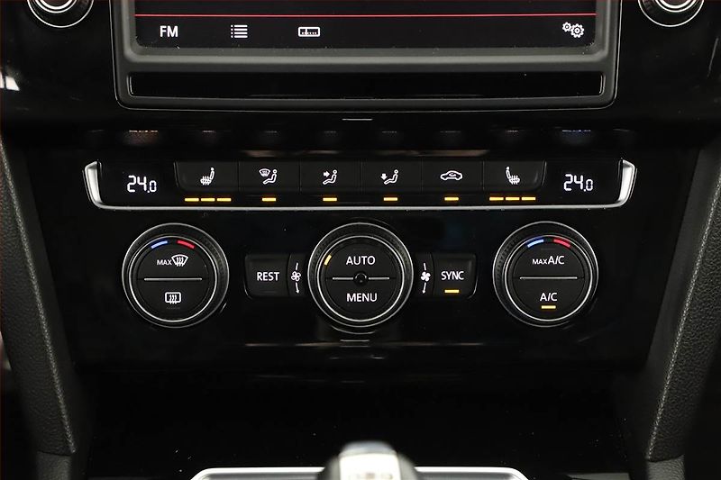 Volkswagen Passat (2016) R-Line 2.0 BiTDI, 4X4 - fotka 19 z 21