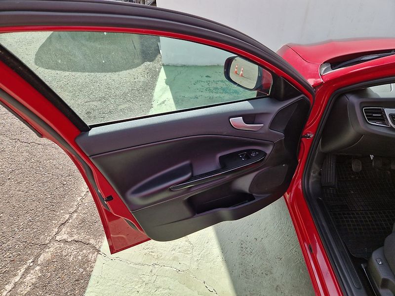 Alfa Romeo Giulietta Turismo 1.4 T 120 - fotka 18 z 27