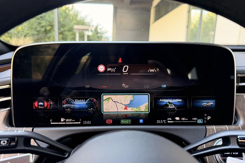Mercedes-Benz Třídy E (2024) E 300de 4Matic  - fotka 31 z 68