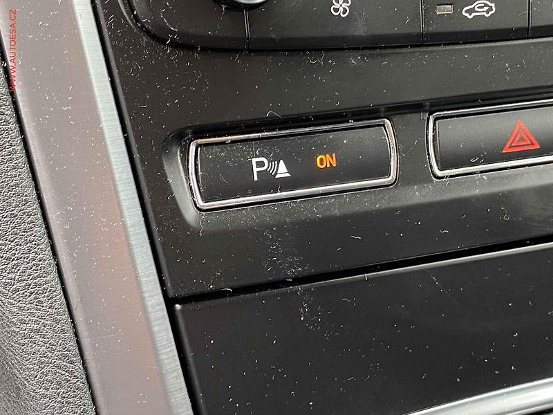 Ford Mondeo (2014) 2.0TDCi, Titanium, AT, bixen - fotka 18 z 19