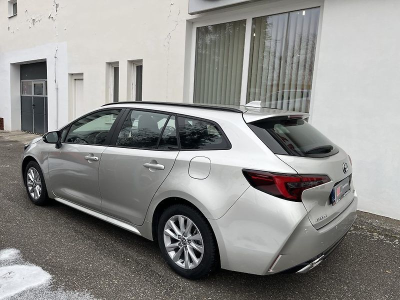 Toyota Corolla 1,8 HEV, Comfort Tech - fotka 6 z 24