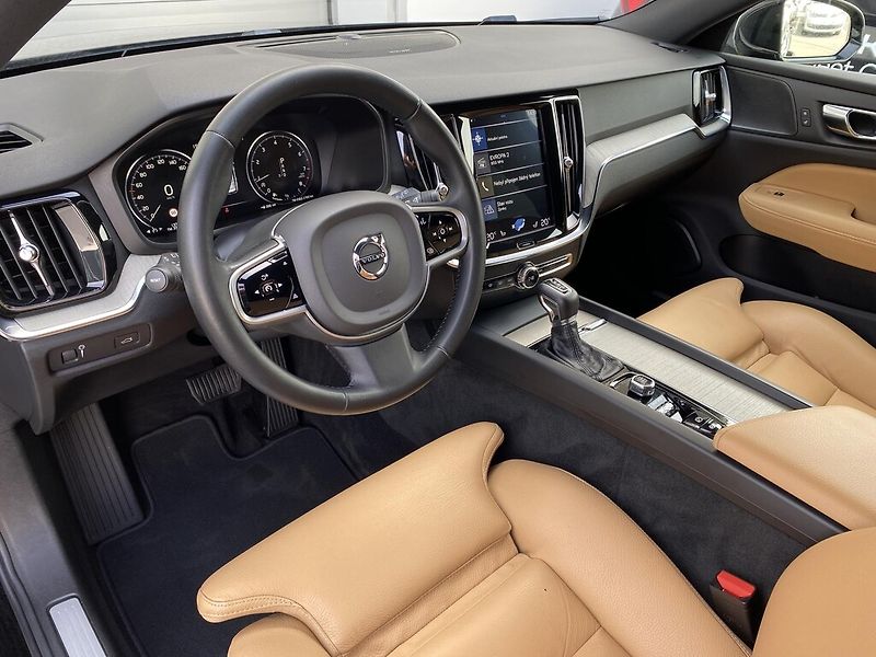 Volvo V60 2.0 T5 AUT Inscription Auto - fotka 7 z 28