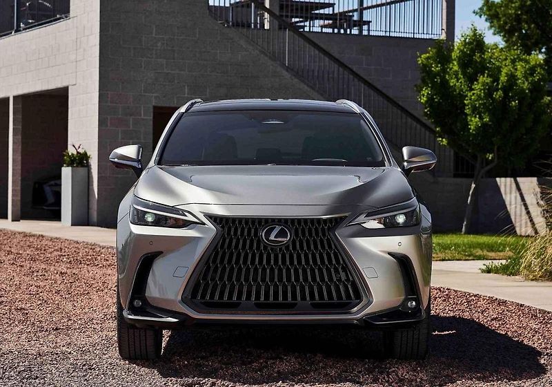Lexus NX během testovací jízdy