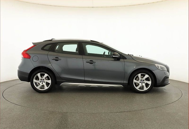 Volvo V40 (2013) 2.0 D3, Navi, Tempomat - fotka 6 z 17