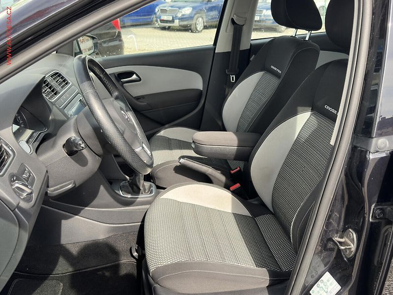 Volkswagen Polo (2011) 1.4 i, AC, temp - fotka 9 z 19