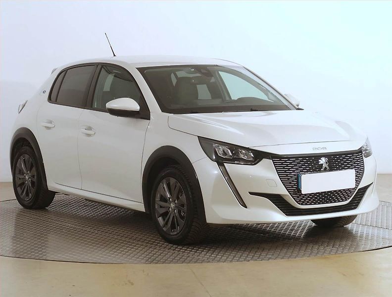 Peugeot 208 (2022) Allure 50 kWh, SoH 89% - fotografie inzerátu