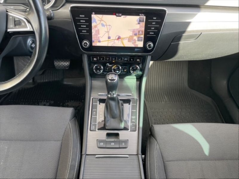 Škoda Superb 2,0 TDI 140 Style 4x4 AT - fotka 10 z 11