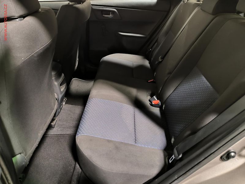 Toyota Auris (2015) 1.3 VVT-i, Cool, +kola - fotka 10 z 17