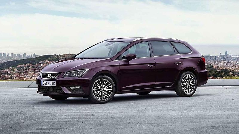Mazda 6 si účtuje za kombi přesně tolik, co za sedan. Tedy 716 400 Kč.