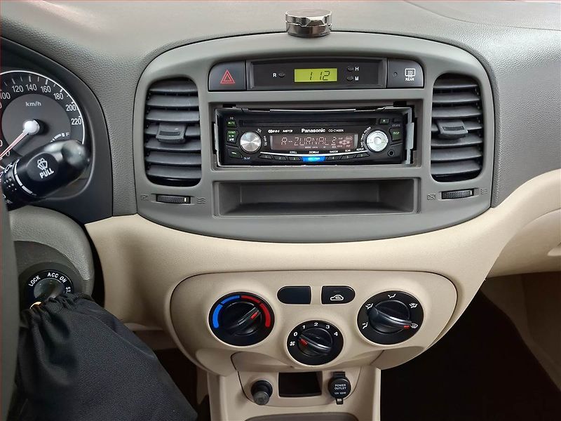Hyundai Accent (2008) 1.4i, po STK, servisované - fotka 12 z 15