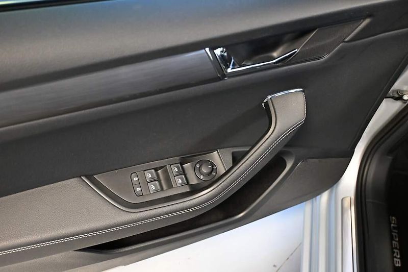 Škoda Superb (2024) 2.0 STYLE DSG LED Matrix ACC V - fotka 15 z 33
