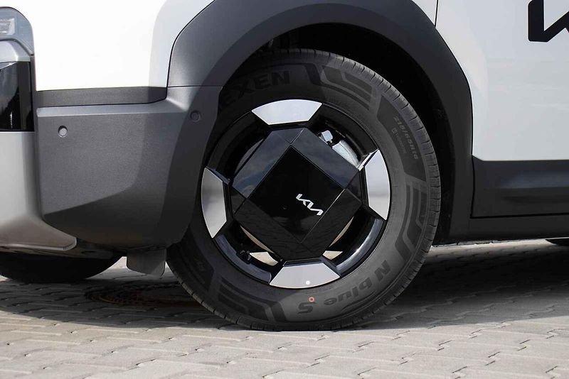 Dodávku Kia PV5 Passenger testoval pro TipCars Matěj Myška.