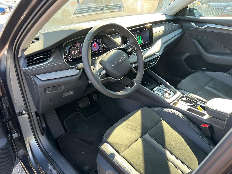 Škoda Octavia Top Selection 2,0 TSI 150 KW 4 - fotka 9 z 27