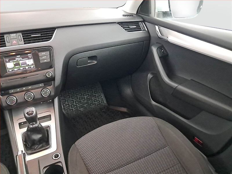 Škoda Octavia (2015) 1.2 TSI, Tempomat - fotka 8 z 16