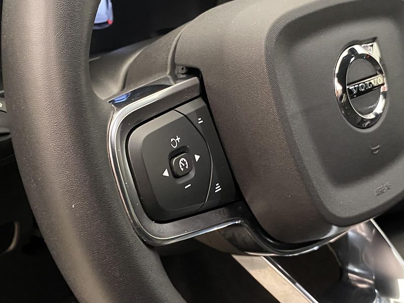 Volvo XC40 B4 AWD DARK PLUS AUT CZ - fotka 20 z 58