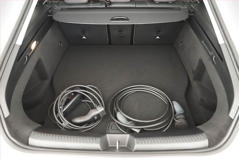 Mercedes-Benz CLA (2025) 250 e, Progressive, Kamera - fotka 29 z 29