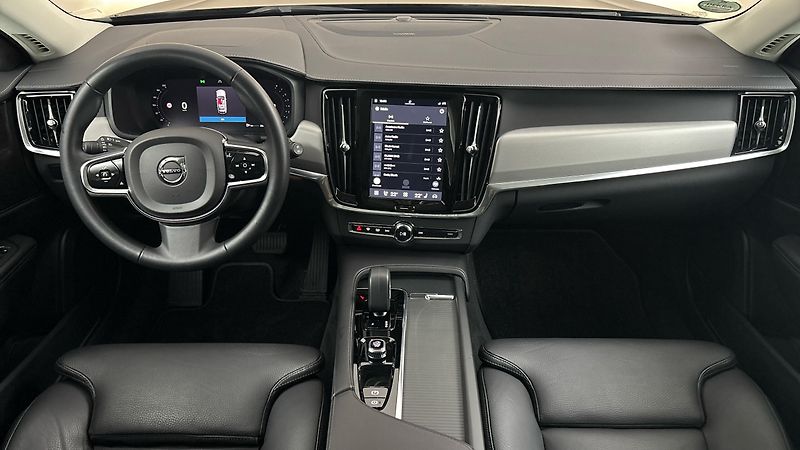 Volvo V90 2.0 B5 AUT Plus Dark - fotka 8 z 31