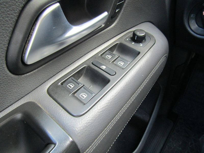 Volkswagen Amarok (2010) 2.0 TDI 120kW - fotka 26 z 32