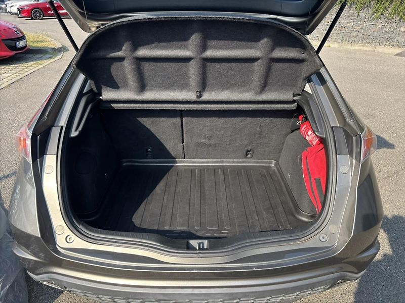 Honda Civic 1,8 V-Tec 103kW 1.ČR SERVISKA - fotka 13 z 31