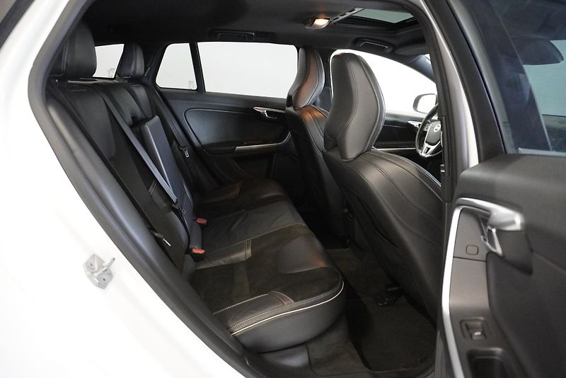 Volvo V60 2.0 T6  AWD R-DESIGN AUTOMAT - fotka 25 z 33