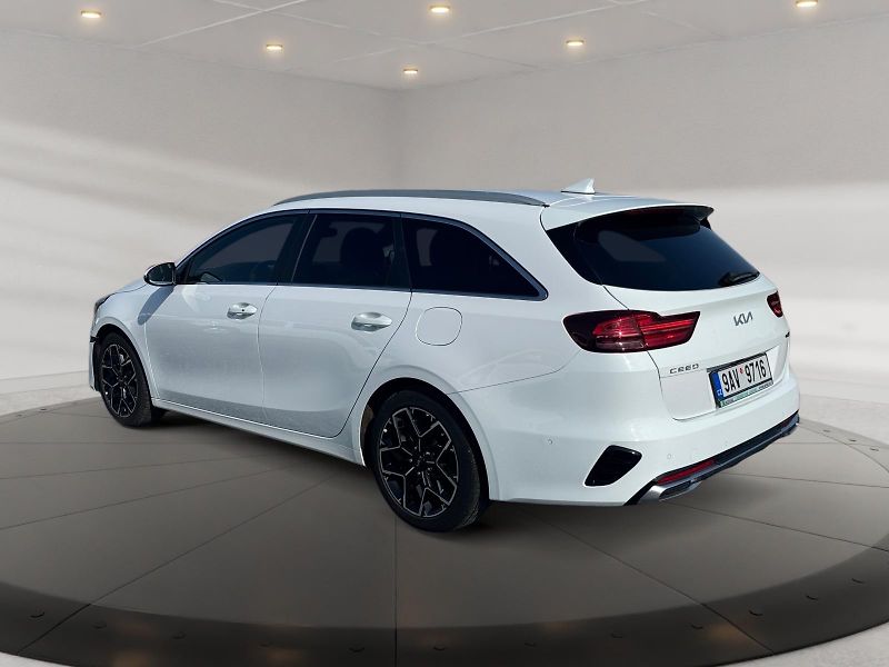 Kia Ceed (2023) GT-LINE 1.5T-GDI 117kW DPH CZ - fotka 4 z 11