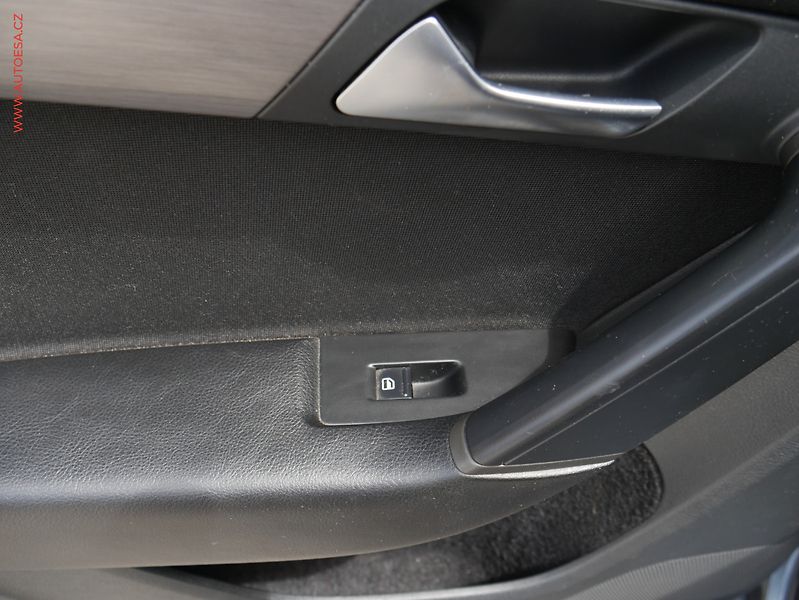 Volkswagen Passat (2011) 2.0TDi, ČR, Comfortline - fotka 12 z 22