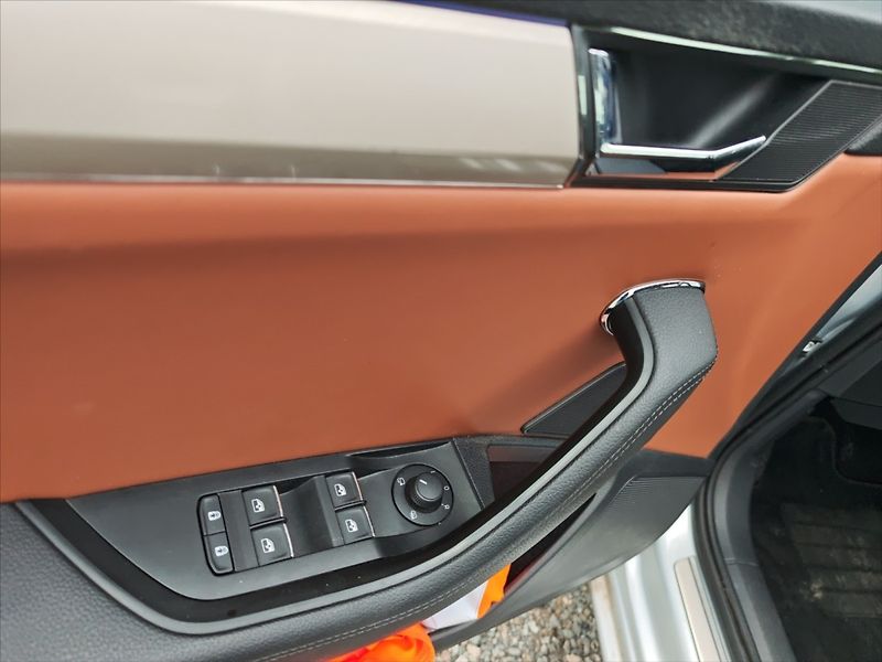 Škoda Superb 2,0 TDI 147 4x4 L&K DSG - fotka 10 z 11