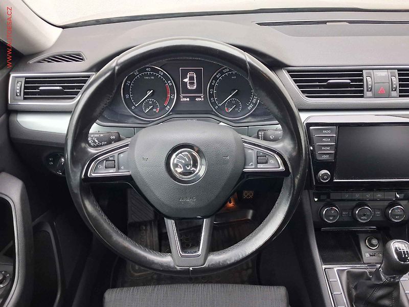 Škoda Superb (2016) 1.4TSI, 1.maj,ČR, Ambition - fotka 11 z 17