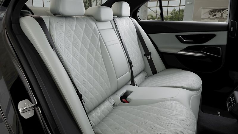 Mercedes-Benz Třídy E (2026) 450 d 4MATIC Edition 140 Years - fotka 7 z 8