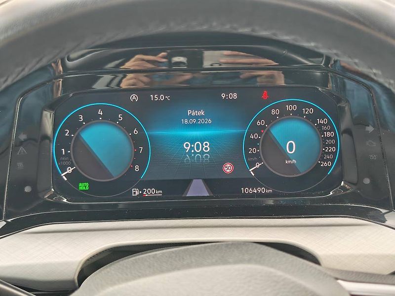 Volkswagen Golf Life 6G 1,5TSi - fotka 12 z 23