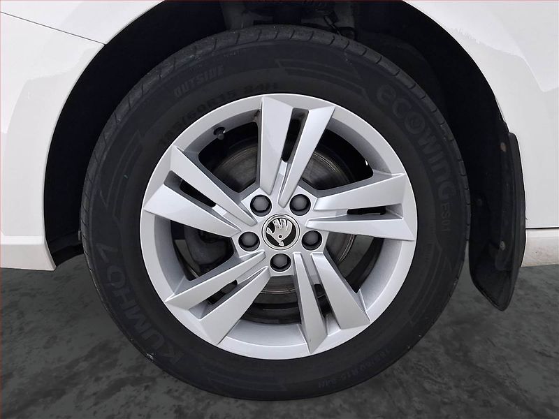 Škoda Fabia (2022) Style 1.0 TSI, ČR,1.maj - fotka 14 z 19