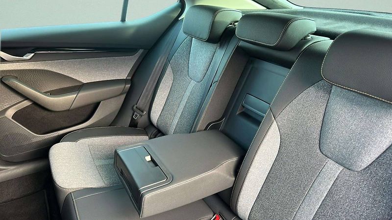 Škoda Octavia Top Selection 1,5 TSI 110kW MT - fotka 23 z 30