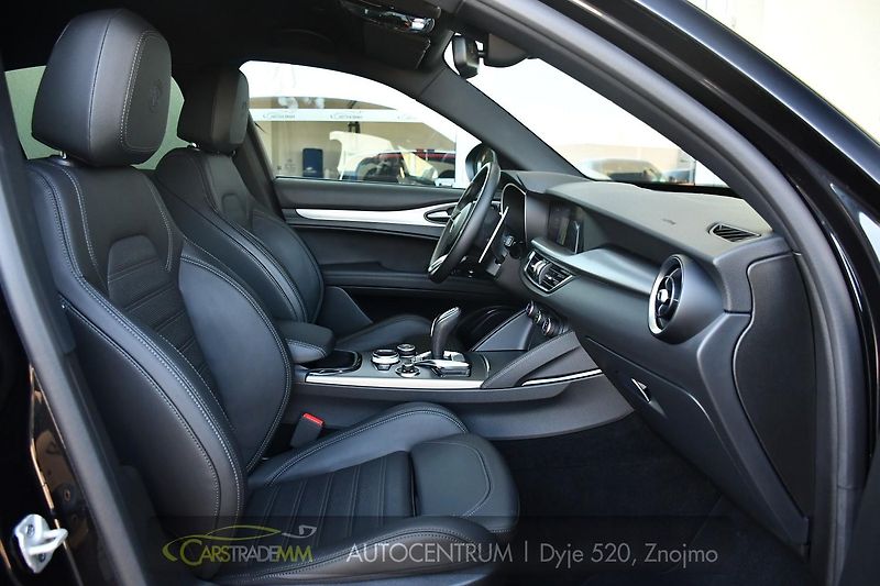Alfa Romeo Stelvio 2.2D 16V 154kW Veloce AT8-Q4 - fotka 15 z 52