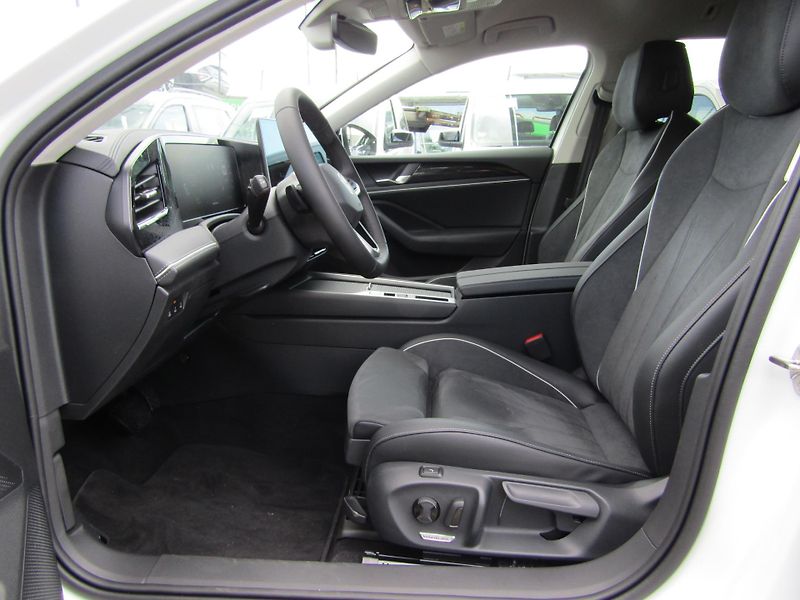 Volkswagen Passat 1,5 eTSI 11KW DSG NEZ.TOPENÍ - fotka 18 z 30