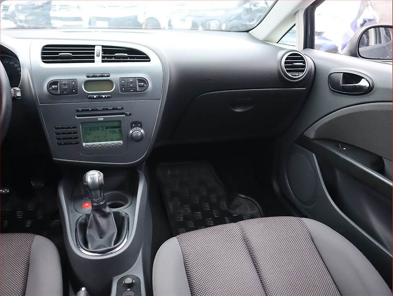 Seat Leon (2009) 1.6, nová STK, jezdí výborně - fotka 8 z 15